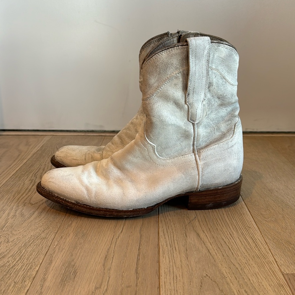 White Painted Suede Tecovas Size 9